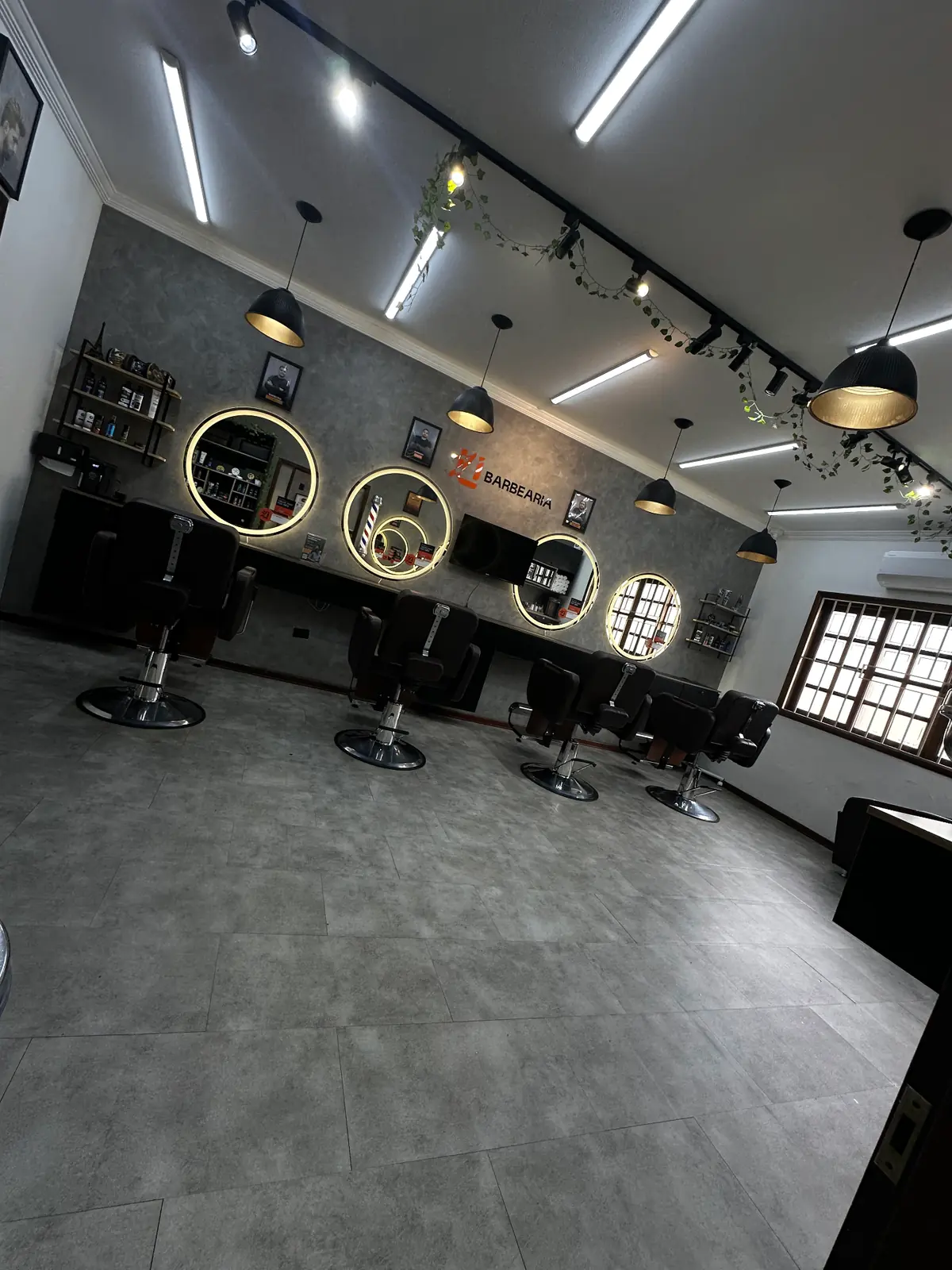 Interior Li Barbearia